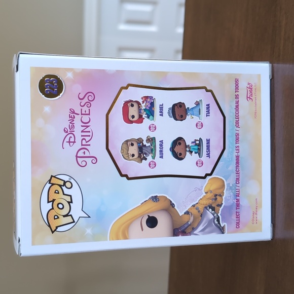Disney Princess Funko Pop Rapunzel Gold Exclusive with Pin #223 - Picture 4 of 9